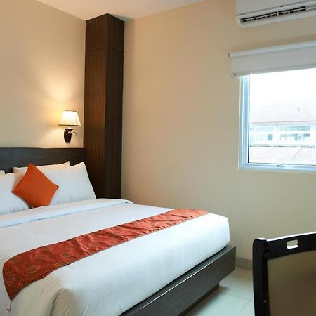Winstar Hotel Пеканбару Экстерьер фото