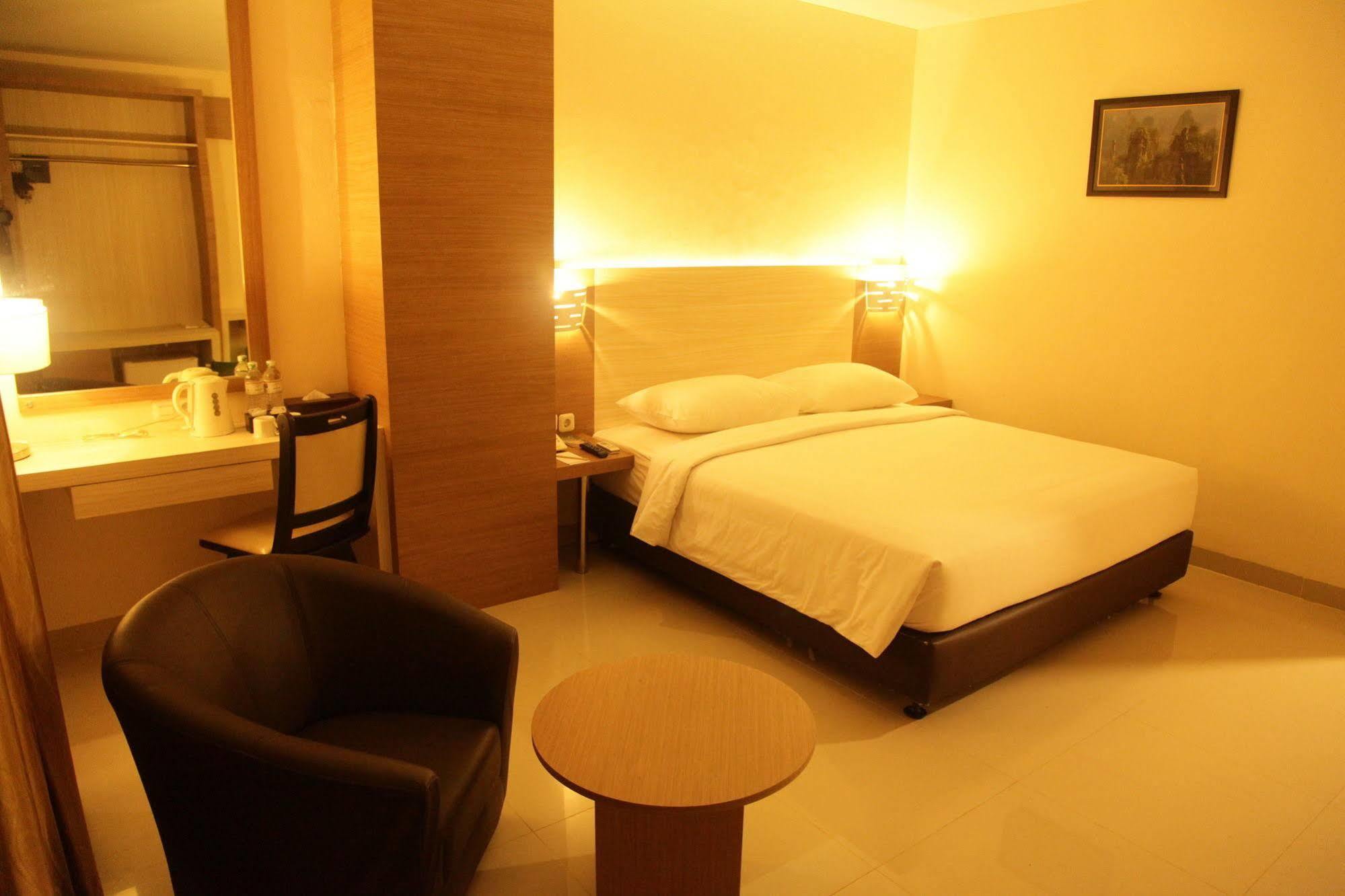 Winstar Hotel Пеканбару Экстерьер фото